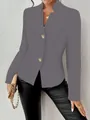Nahaufnahme eines grauen Slim-Fit-Blazers mit modischem Kerbkragen und Goldknöpfen - Dunkelgrau