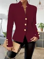 Detailansicht eines eleganten bordeauxroten Blazers mit goldenen Zierknöpfen für Damen - Burgunderrot