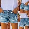 Lichtblauw gewassen denim shorts met hoge taille, gaten en gerafelde zoomrand - Lichtblauw (3055 Licht)