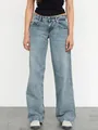 Vue détaillée du jean droit pour femme en denim délavé clair avec une coupe large - 12176 Bleu Clair