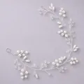 Élégante vigne de cheveux argentée avec perles blanches et cristaux pour coiffure de mariée - Bandeaux de luxe premium HS-J6438S