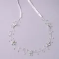 Vigne de cheveux de mariée argentée avec cristaux et ruban blanc sur fond violet - Bandeaux assortis pour robe de mariée HS-J6419S