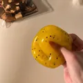 Handgemachtes gelbes Passionsfrucht-Squishy-Spielzeug mit realistischem Knistergeräusch - Passionsfrucht-Slush-Stil / 1 Stück