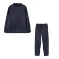 Vista dettagliata della tuta da donna blu navy con collo alto e pantaloni con coulisse - Blu scuro