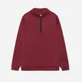 Dettaglio di una felpa bordeaux da donna con mezza zip e maniche lunghe stile casual. - Taglia S / Top / Borgogna
