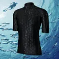 Schwarzes Kurzarm-Rashguard für Herren mit UV-Schutz und Schnelltrocknung zum Surfen - L / Oberteile / Schwarz