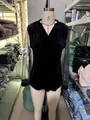 Eleganter schwarzer Samt-V-Ausschnitt-Top mit gepunkteten Mesh-Ärmeln für Damen - S / Oberteile / Schwarz