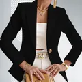 Eleganter einfarbiger schwarzer Damen-Blazer mit Reverskragen und Pattentaschen - XS / Oberteile / Schwarz