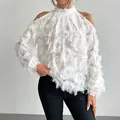 Elegante weiße schulterfreie Bluse mit strukturierten Fransen und Quasten für den Frühling - S / Oberteile / Weiß