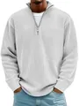 Vista detallada de camisa casual blanca para hombre con cremallera y tejido acanalado - Blanco