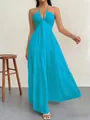 Detail einer leuchtend blauen Neckholder-Maxikleid für den Strandurlaub - Blau