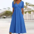 Robe midi bleue élégante à manches courtes, col en V croisé et poches latérales - Bleu
