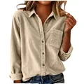 Detail van een beige corduroy shirt met lange mouwen, geribbelde textuur en een zak - Broken Wit