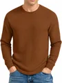 Détail d'un sweat-shirt marron à manches longues en maille gaufrée slim pour homme - Chameau