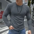 Dettaglio della maglia da uomo aderente a maniche lunghe in maglia a nido d'ape grigio scuro - Taglia S / Top / Grigio scuro