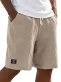 Primo piano di pantaloncini beige da uomo in cotone e lino con tessuto testurizzato. - Taglia M / Pantaloni e gonne / Kaki