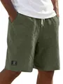 Detailansicht der olivgrünen Baumwoll-Leinen-Freizeitshorts für Herren mit Waffelstruktur. - M / Unterteile / Armeegrün