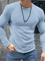 Eng anliegendes hellblaues Waffelstrick-Langarmshirt für Herren mit Rundhalsausschnitt. - S / Oberteile / Hellblau