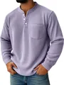 Dettaglio di una camicia Henley a maniche lunghe in velluto a coste lavanda con tre bottoni - Viola