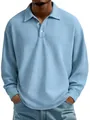 Primer plano de un hombre con un polo de manga larga en punto gofrado de color azul - S / Tops / Azul cielo