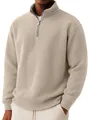 Détail d'un pull pour homme en maille gaufrée beige avec col montant zippé. - Abricot