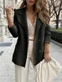 Detailansicht des strukturierten Strickblazers mit zweireihigen Knöpfen im Streetstyle. - S / Oberteil (TS23134) / Schwarz