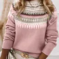 Dettaglio ravvicinato del maglione in maglia rosa Fair Isle con motivi geometrici - Taglia S / Top / Rosa