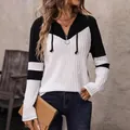 Elegante t-shirt da donna con cappuccio bicolore bianco e nero e scollo con cerniera - Taglia S / Top / Bianco