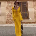 Elegantes gelbes Häkel-Strandkleid in Maxi-Länge mit langen Ärmeln und Durchbruchmuster. - S / Oberteil Und Unterteil / Gelb