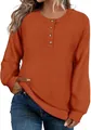 Gros plan détaillé du pull en maille orange pour femme avec boutons et col rond - Rouge Orangé