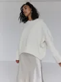 Pull en maille blanc minimaliste oversize à col rond, variante d'hiver très confortable - S / Hauts / Blanc