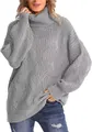 Gros plan d'un pull gris à col roulé surdimensionné avec maille torsadée sur un mannequin - Gris