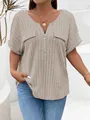 Detailweergave van een losse beige geribbelde top met korte mouwen en rits aan de voorkant - 1XL / Tops / Abrikoos