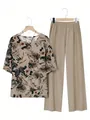 Detailansicht Damen Blumenshirt und khakifarbene Hose im lässigen zweiteiligen Set-Stil - 3XL / Oben Und Unten / Khaki