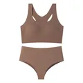 Nahtloses braunes zweiteiliges Unterwäsche-Set mit Racerback-BH und hoher Taille - S / Oberteil Und Unterteil / Milchkaffee