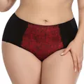 Detailansicht einer Damen-Spitzenslip in Übergröße mit rotem Blumenmuster und schwarzem Rand. - 1XL / Unterteile / Rot