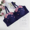 Dunkelblauer Push-up-BH in Übergröße mit zartem rosa Blumenstickerei auf Spitzenkörbchen - 40C/90C / Oberteile / Dunkelblau