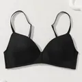 Comfortabele naadloze zwarte beha zonder beugel met dunne cups en verstelbare bandjes - 70B / Tops / Zwart
