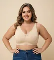 Vooraanzicht van een comfortabele plus size volledig dekkende draadloze beige beha - Naakt