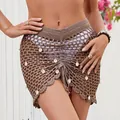 Detalle de cerca de minifalda de playa de ganchillo marrón con dijes de conchas blancas - S / Bottoms / Marrón Oscuro