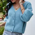 Elegant V-neck short knitted cardigan with 3/4 sleeves in soft light blue finish - S / Tops / Blue