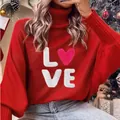 Dettaglio maglione rosso a collo alto con grafica LOVE e cuore - Taglia S / Top / Rosso