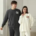 Conjunto de ropa de descanso para pareja en felpa gris antracita y crema con parches de números - Talla única / Top Y Pantalón / Gris Oscuro (Hombres)