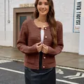 Elegante bruine korte gebreide cardigan voor dames met chique witte knopen voor herfst - S / Tops / Karamel