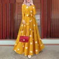 Vue détaillée d'une robe longue jaune à pois vintage avec une jupe à plusieurs niveaux. - S / Haut Et Bas / Jaune
