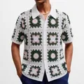 Polo da uomo in maglia lavorata a mano con motivi floreali verdi per l'estate - Taglia M / Top / Bianco