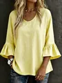 Detailopname van lichtgele linnen blouse met stijlvolle gelaagde klokmouwen. - S / Tops / Geel