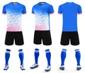 Vue sous plusieurs angles d'un ensemble de foot à séchage rapide au motif dégradé. - 4XS / Haut Et Bas / 120 Bleu Coloré