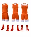 Vista detallada del conjunto de baloncesto naranja con zapatillas deportivas a juego - 3XS / Top Y Pantalón / Naranja