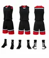 Vista multiángulo detallada del conjunto de baloncesto negro con acentos rojos vivos - 3XS / Top Y Pantalón / Negro